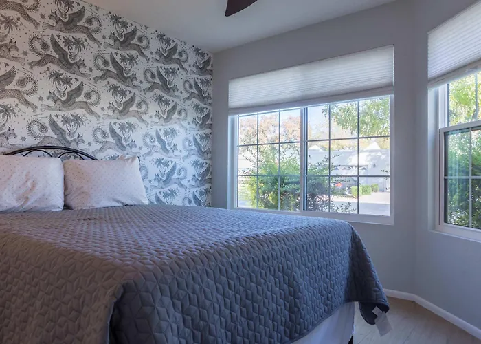 Cozy House Pool Tennis & Pickleball Courts * Tempe