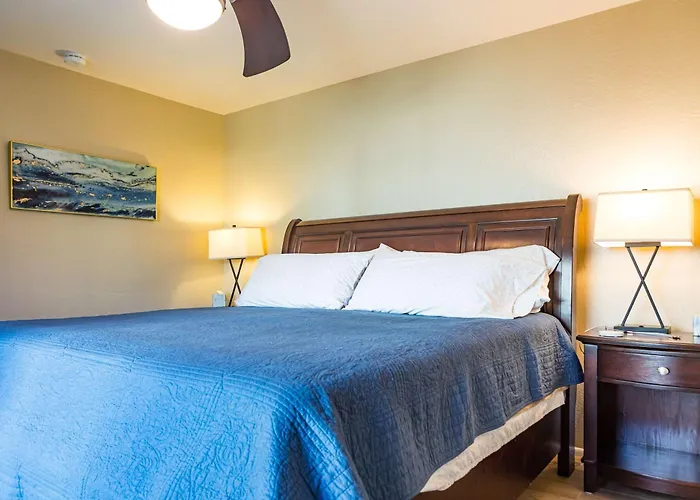 Cozy House Pool Tennis & Pickleball Courts
