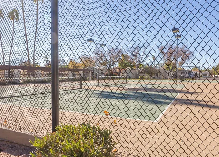 Cozy House Pool Tennis & Pickleball Courts *
